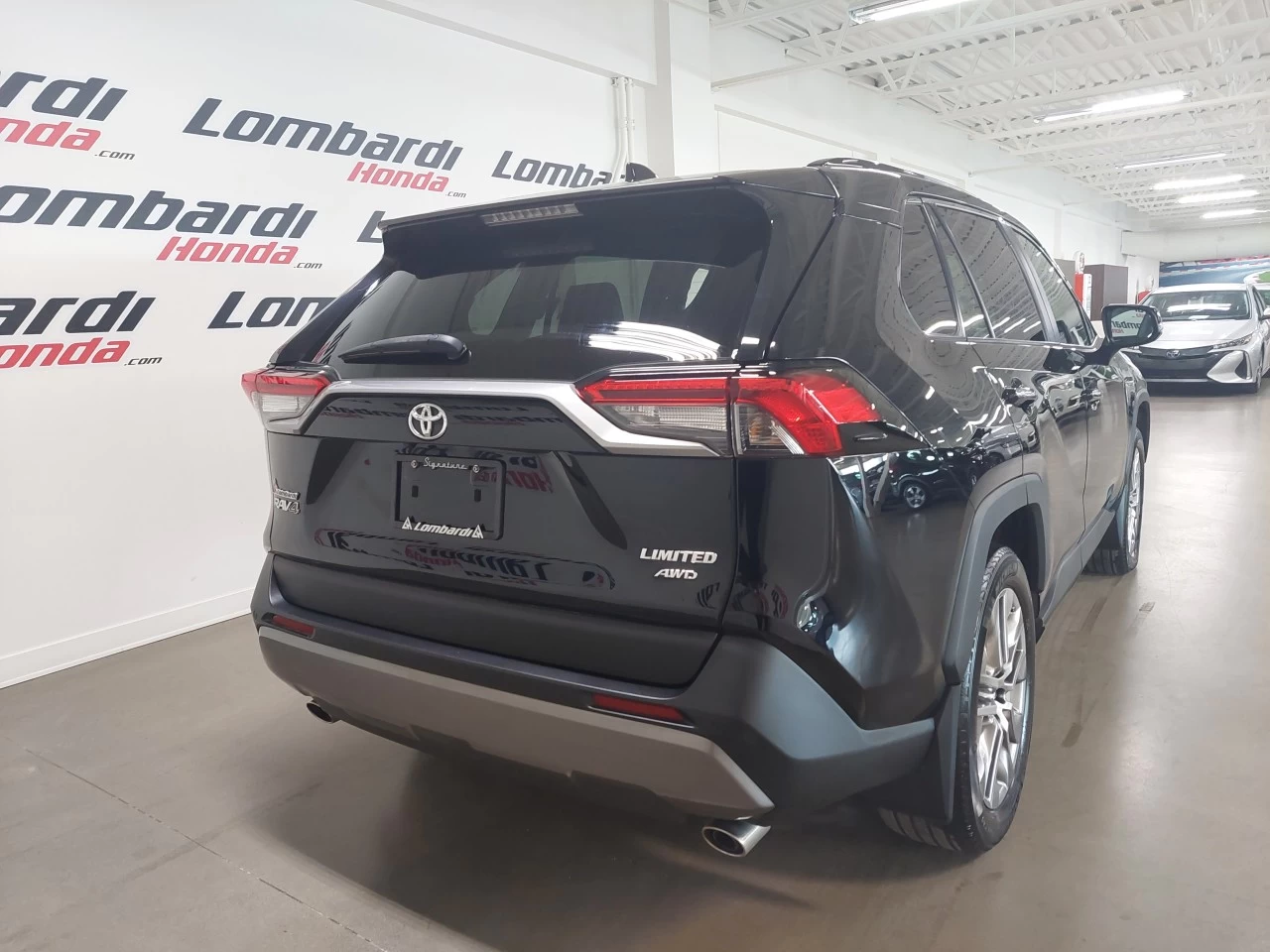 2020 Toyota RAV4
                                                    LIMITED Image principale