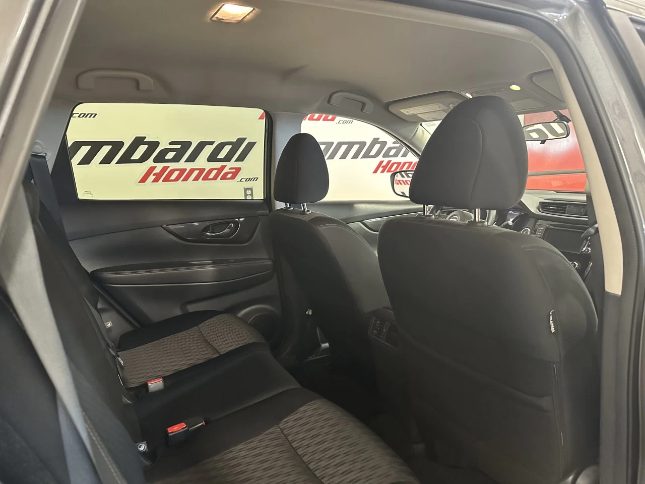 2018 Nissan Rogue SV Image principale