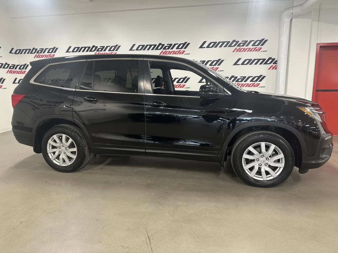 2021 Honda Pilot LX Main Image