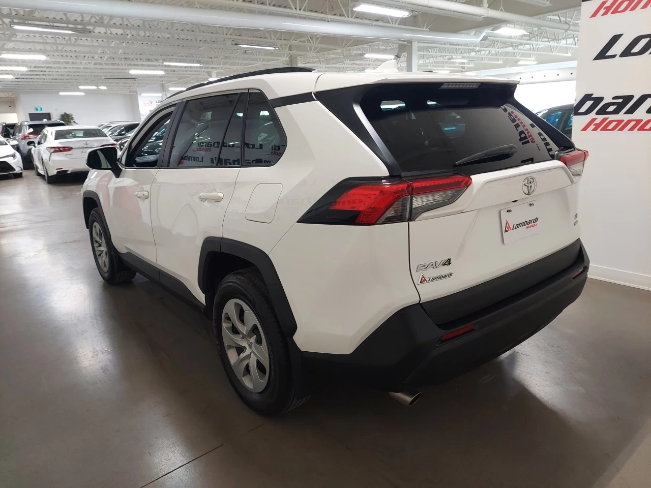 2021 Toyota RAV4
                                                    LE Image principale