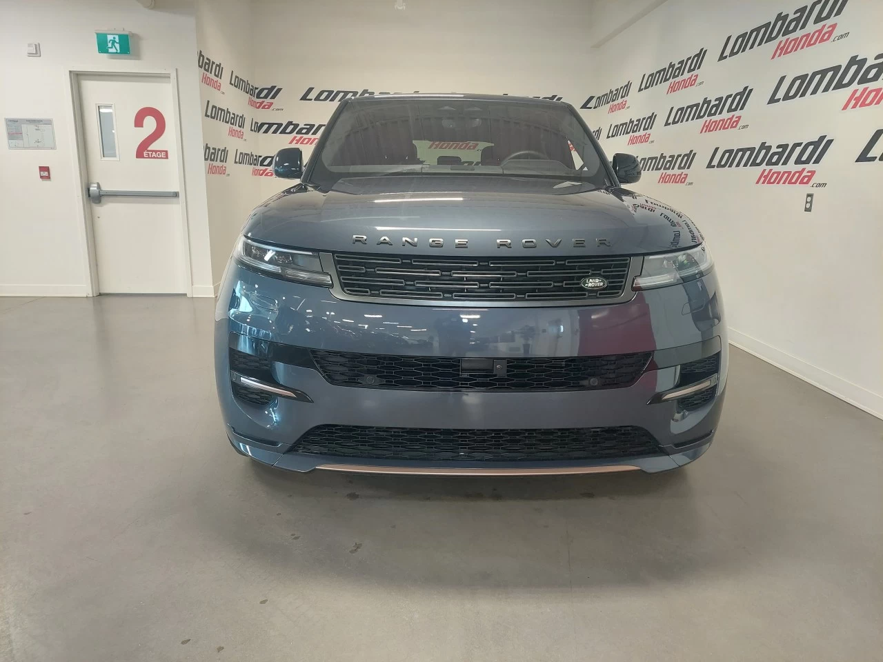 2023 Land Rover Range Rover Sport
                                                    Location Disponible / Dynamic SE Image principale