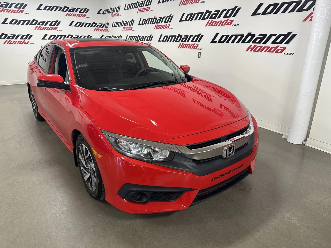 2017 Honda Civic
                                                    EX Main Image