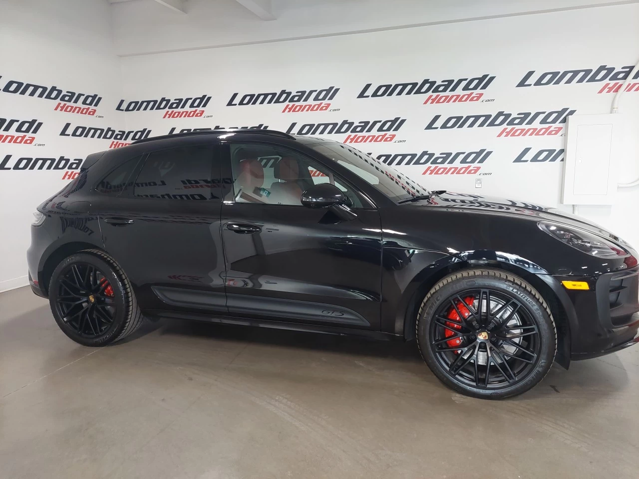 2024 Porsche Macan GTS https://www.lombardihonda.com/resize/b990ff35b810a3abc0cc817b2ca24889-1