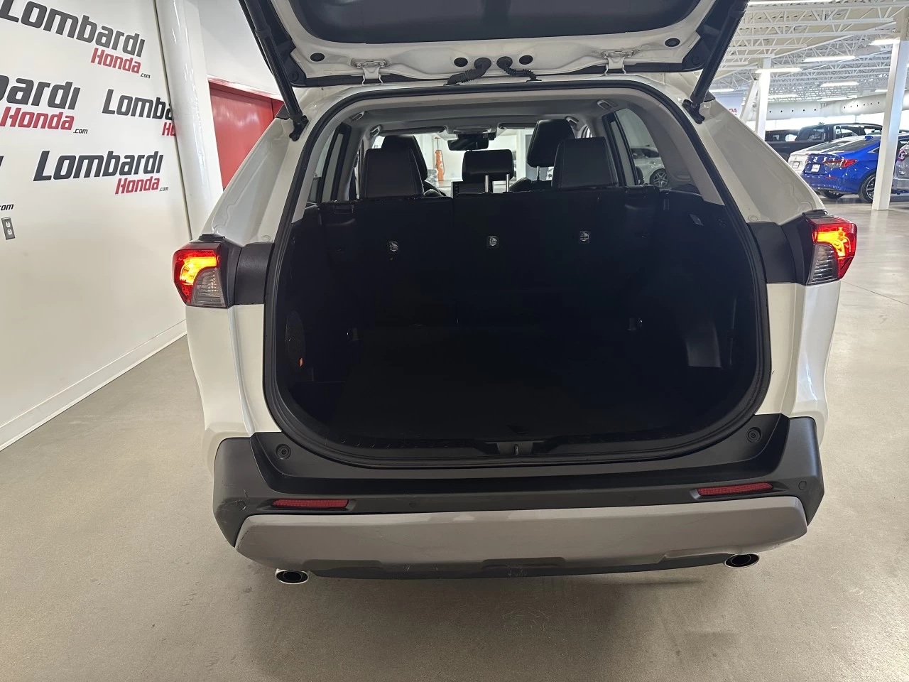 2021 Toyota RAV4
                                                    Limited Image principale