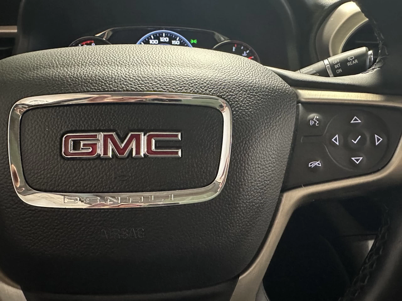 2023 GMC Acadia Denali Image principale