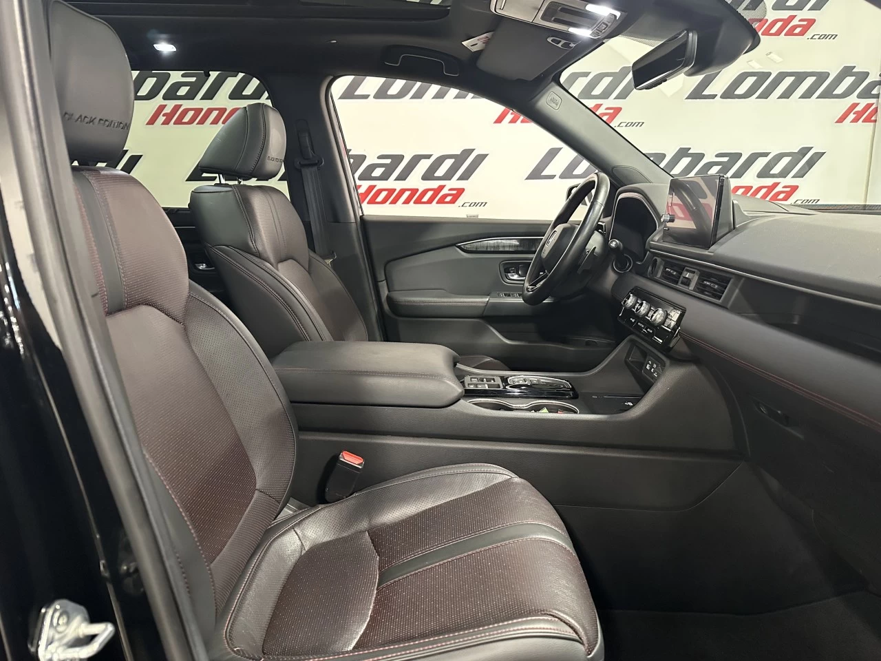 2025 Honda Pilot Black Edition Main Image