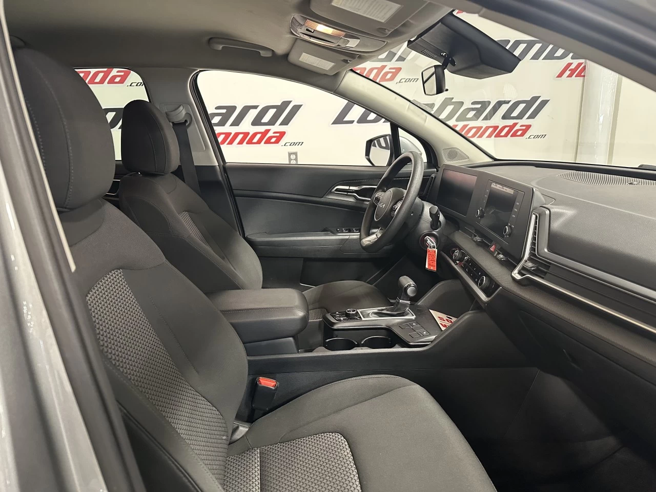 2024 Kia Sportage LX Main Image