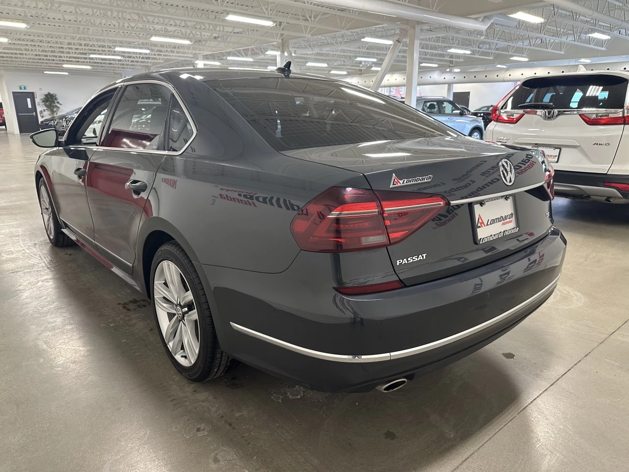 2017 Volkswagen Passat Highline Main Image