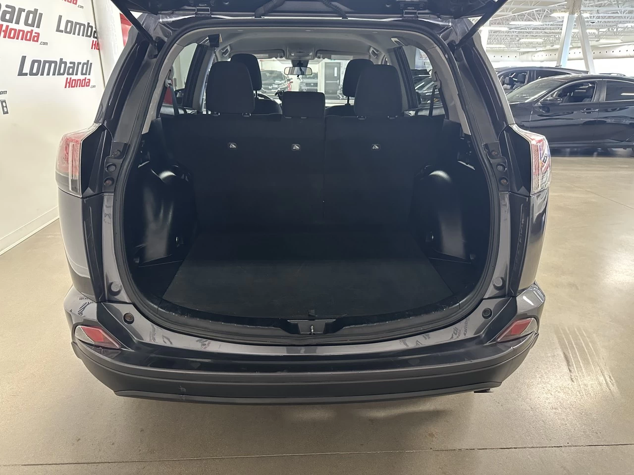 2018 Toyota RAV4
                                                    LE Main Image