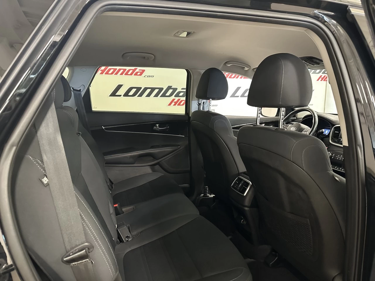 2019 Kia Sorento
                                                    LX Image principale