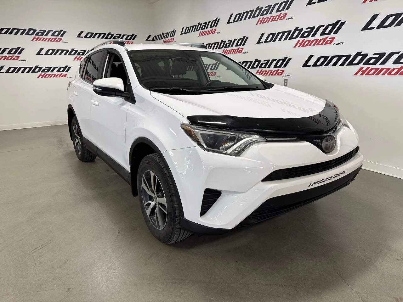 2018 Toyota RAV4 LE https://www.lombardihonda.com/resize/b990ff35b810a3abc0cc817b2ca24889-1