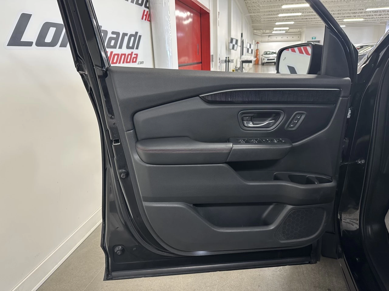 2023 Honda Pilot
                                                    Black Edition Main Image