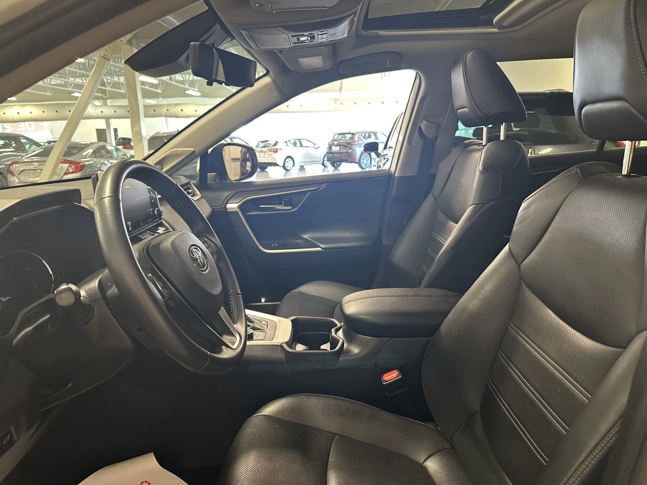 2021 Toyota RAV4
                                                    Limited Image principale