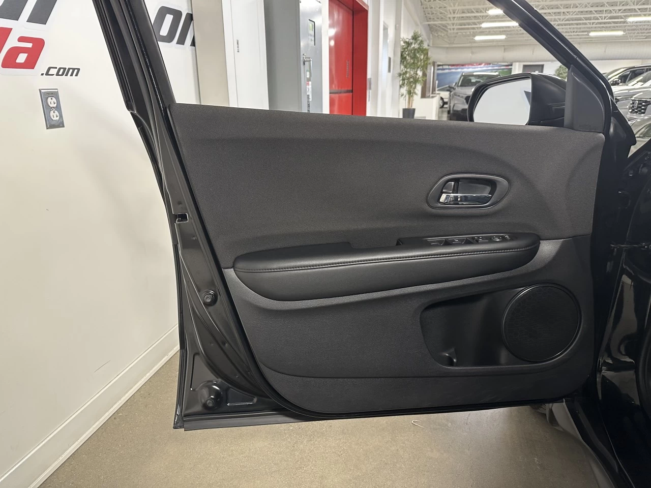 2022 Honda HR-V LX Main Image
