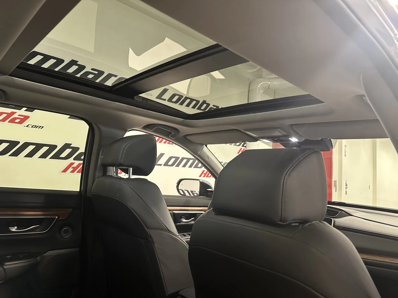 2022 Honda CR-V
                                                    Touring/Black Edition Main Image