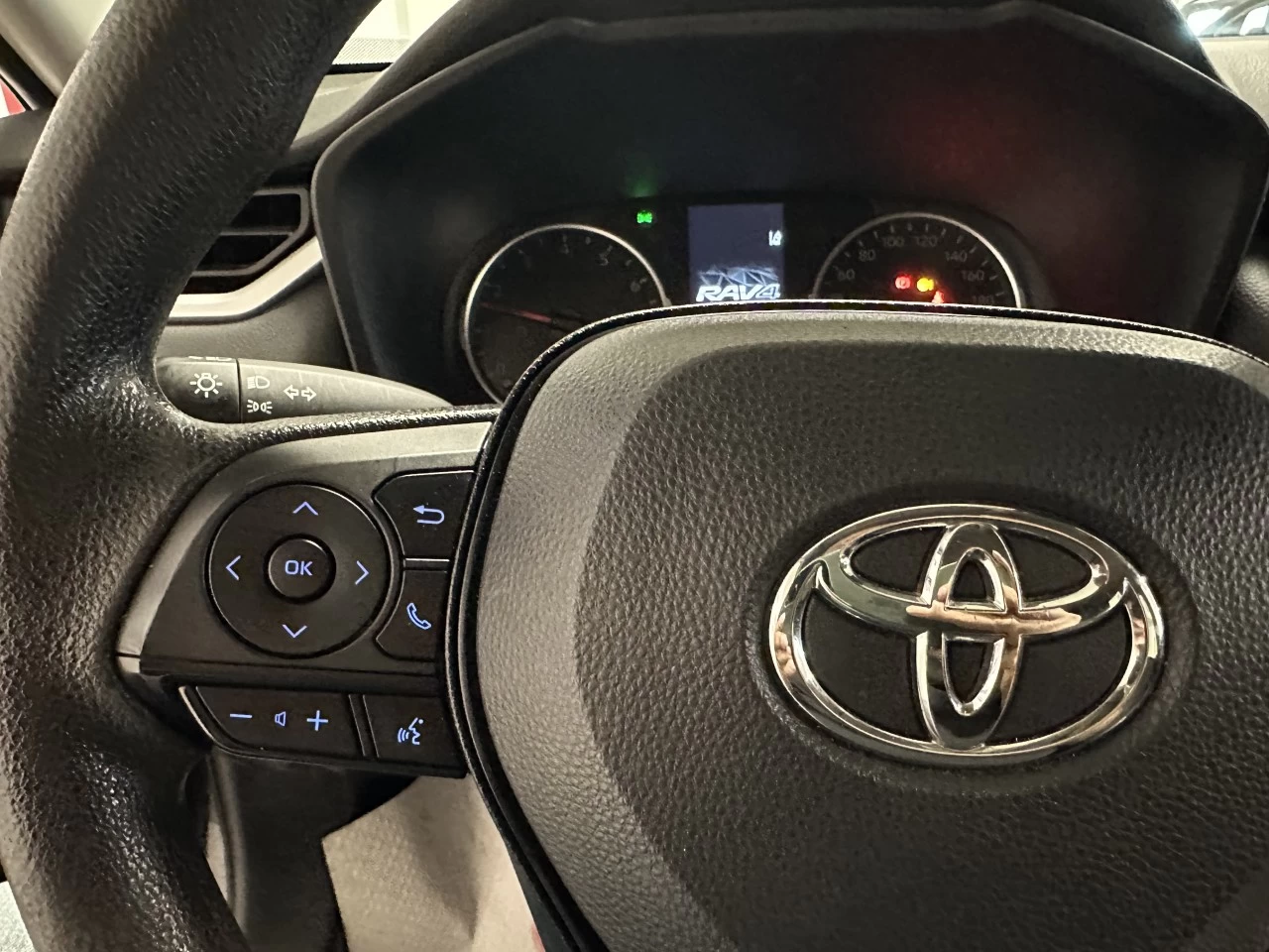 2022 Toyota RAV4 LE Main Image