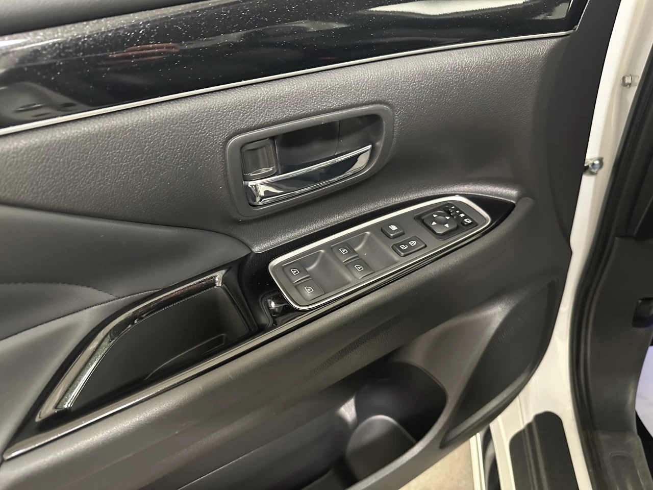 2019 Mitsubishi Outlander PHEV PHEV GT https://www.lombardihonda.com/resize/b990ff35b810a3abc0cc817b2ca24889-1