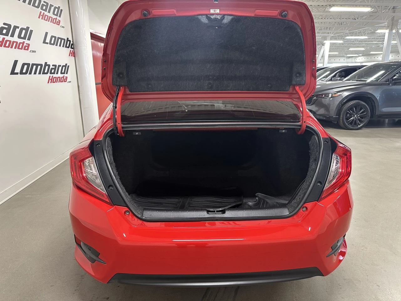 2017 Honda Civic
                                                    EX Main Image