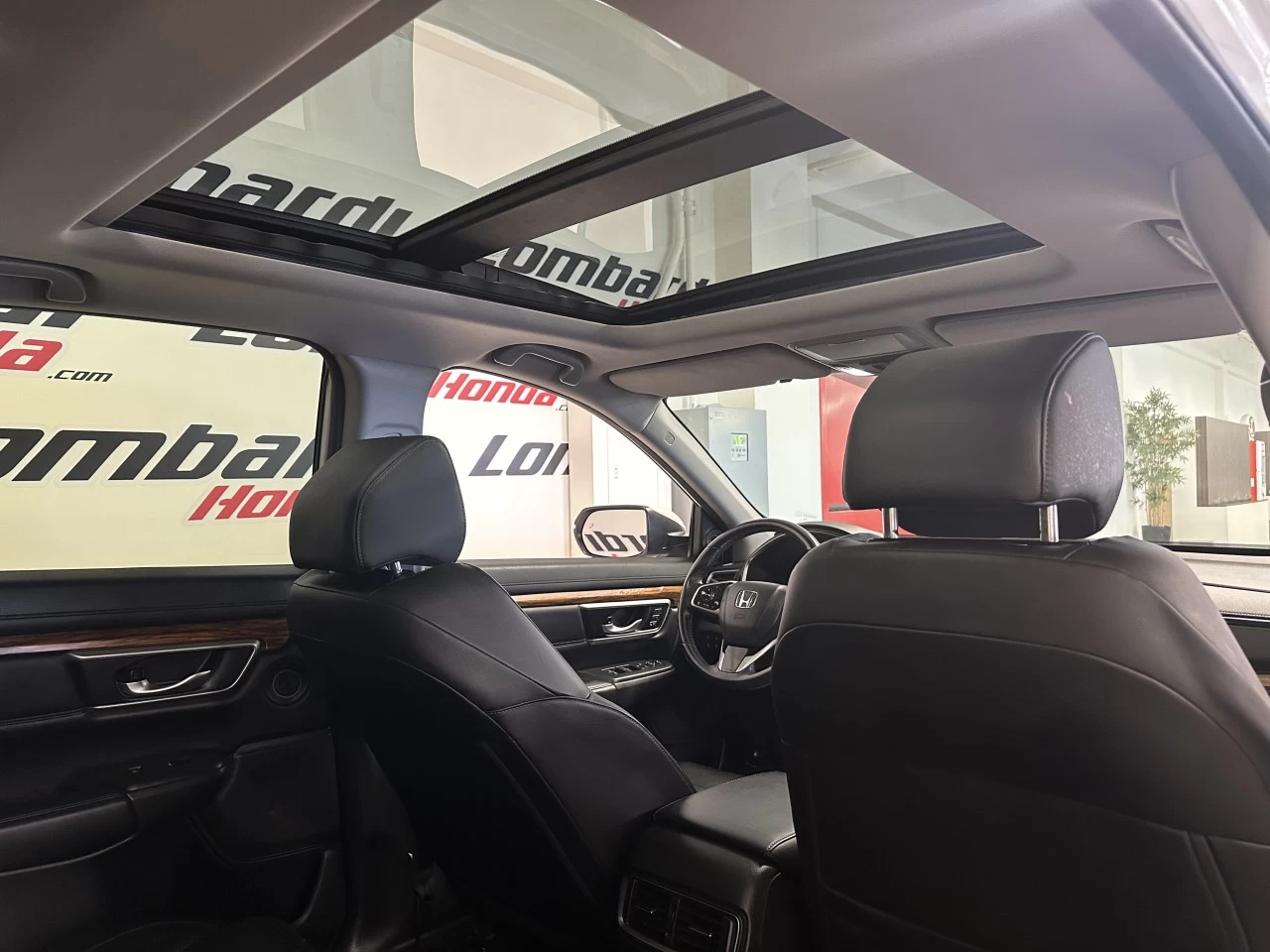 2017 Honda CR-V
                                                    Touring Main Image