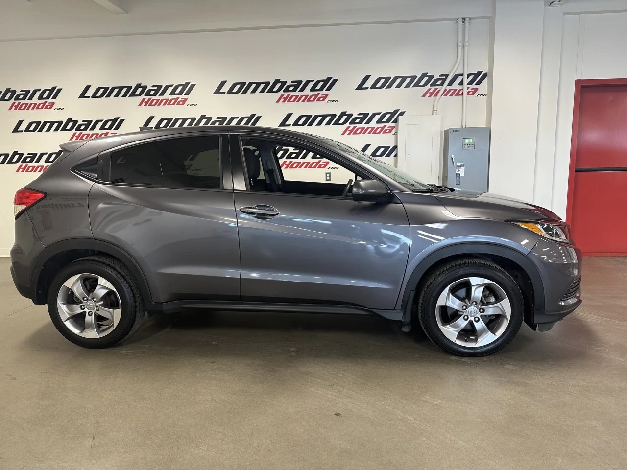 2021 Honda HR-V LX https://www.lombardihonda.com/resize/b990ff35b810a3abc0cc817b2ca24889-1