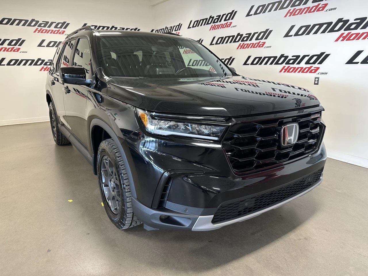 2023 Honda Pilot TrailSport https://www.lombardihonda.com/resize/b990ff35b810a3abc0cc817b2ca24889-1