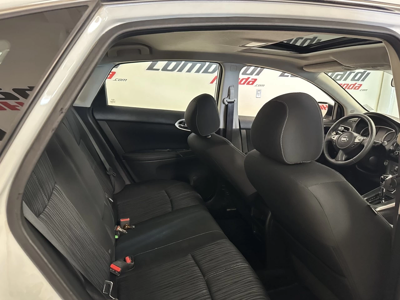 2018 Nissan Sentra
                                                    SV Image principale