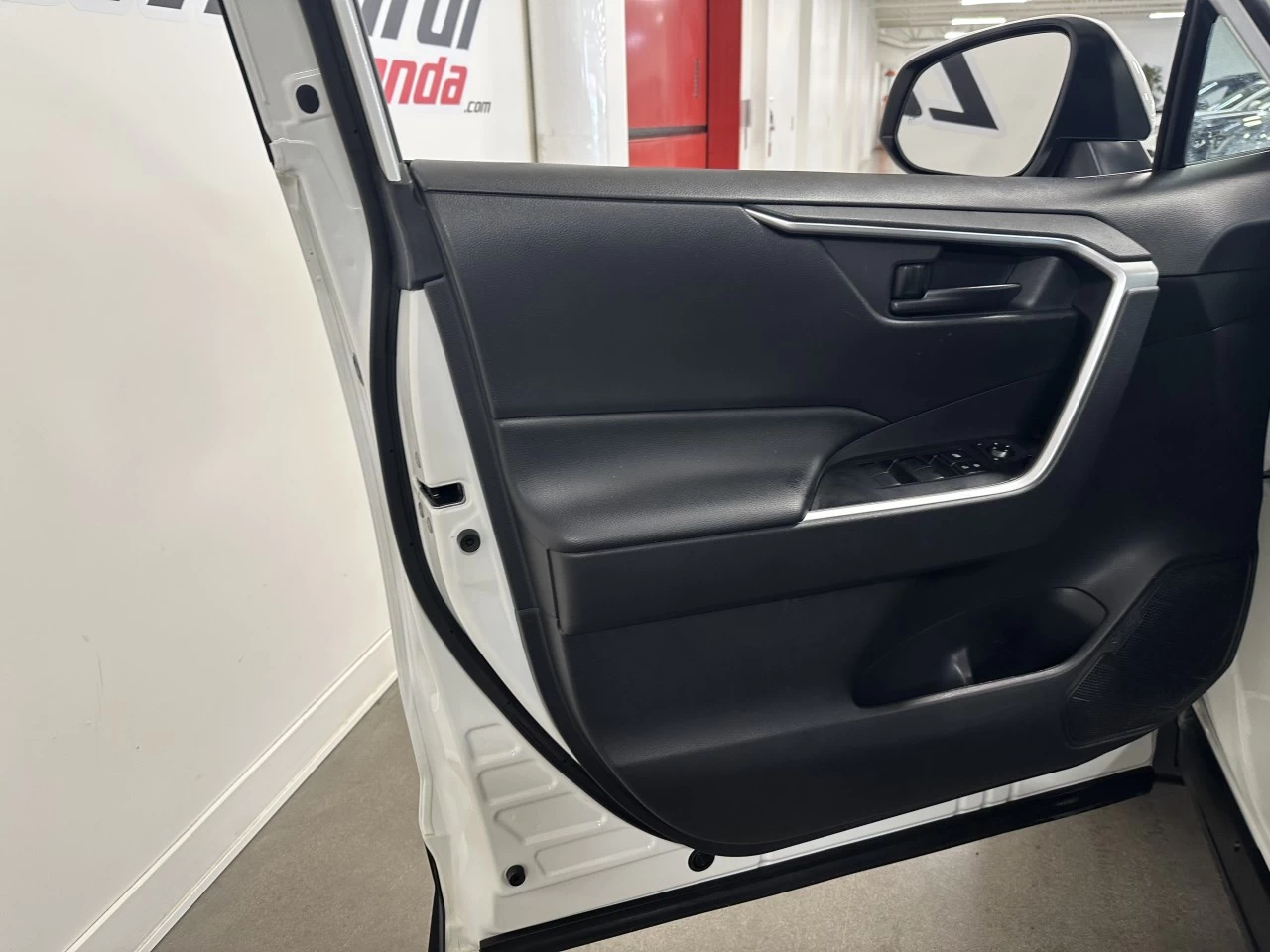 2020 Toyota RAV4 LE Main Image