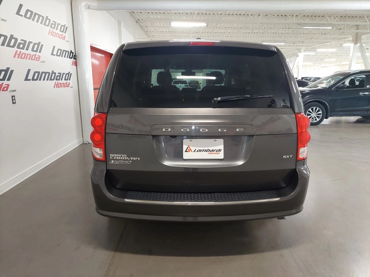 2019 Dodge Grand Caravan
                                                    SXT Main Image