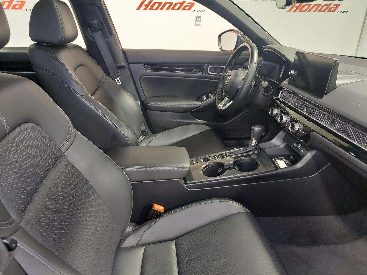 2022 Honda Civic Hayon
                                                    Sport Touring Main Image
