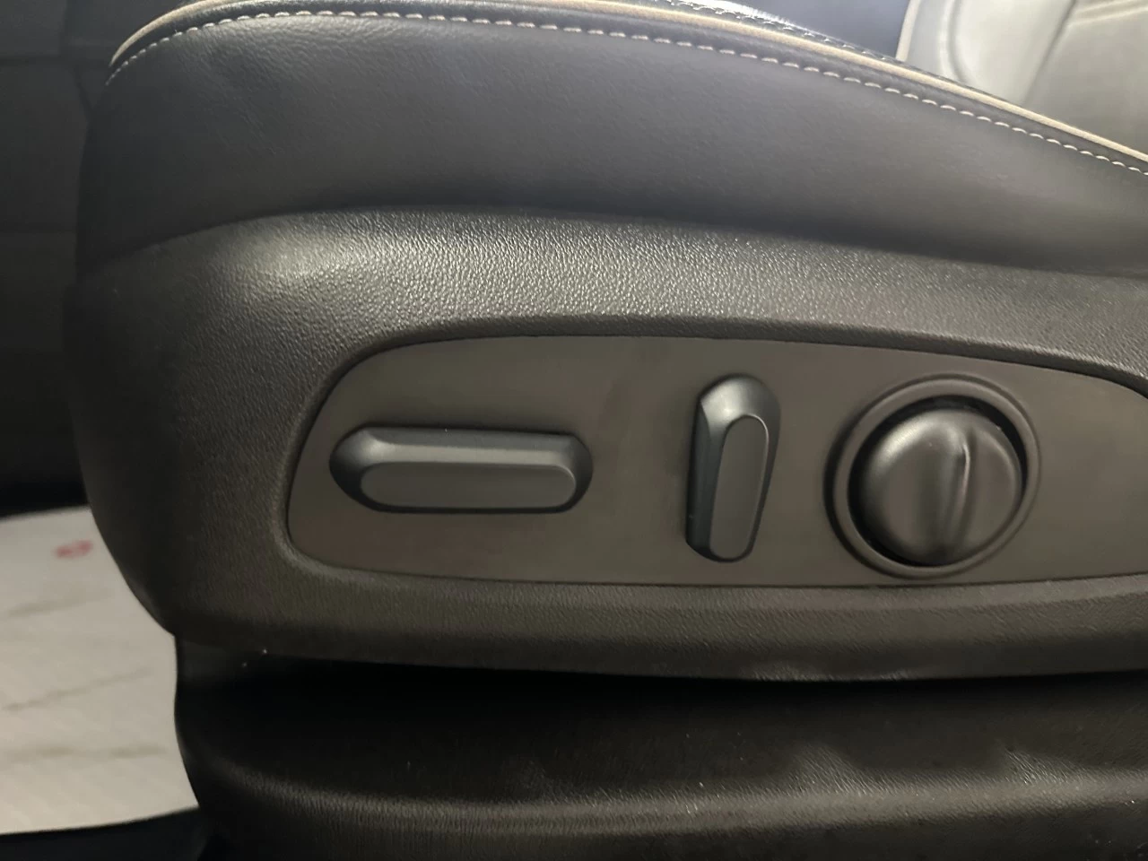 2023 GMC Acadia Denali Image principale