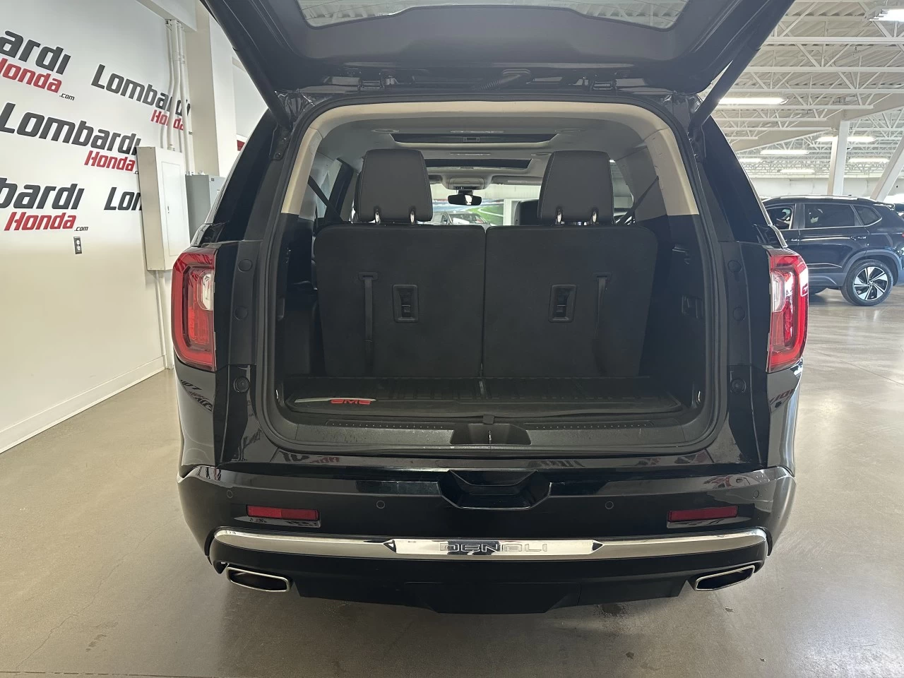 2023 GMC Acadia Denali Image principale