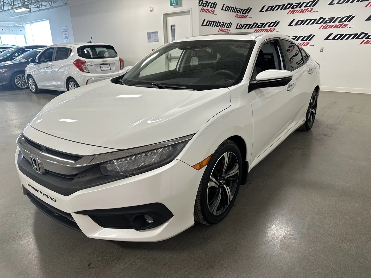 2017 Honda Civic Berline Touring Image principale