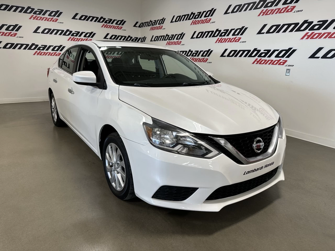2018 Nissan Sentra
                                                    SV Image principale