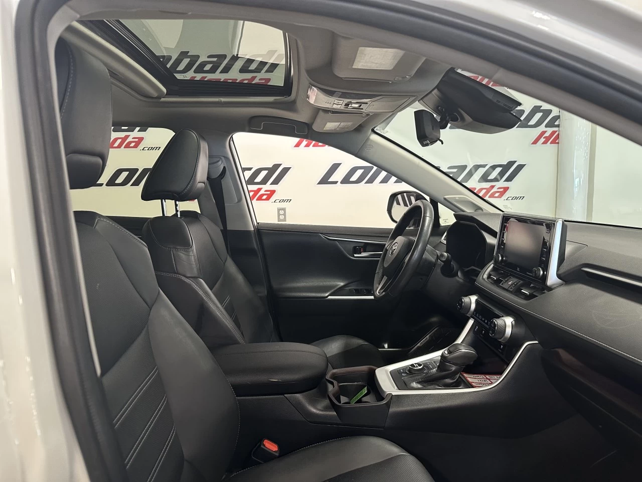 2021 Toyota RAV4
                                                    Limited Image principale