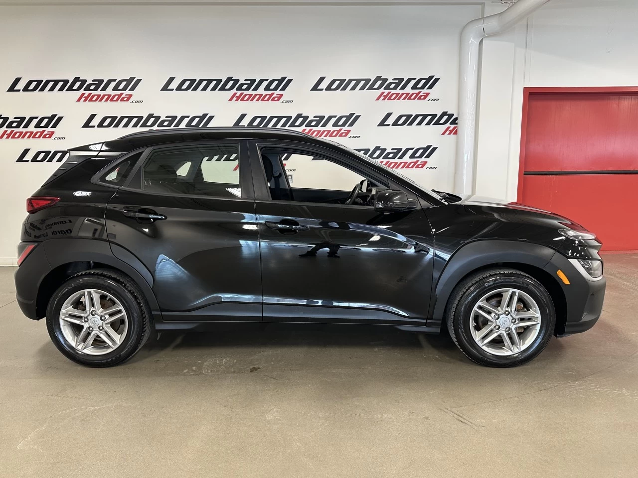 2022 Hyundai Kona Essential Main Image