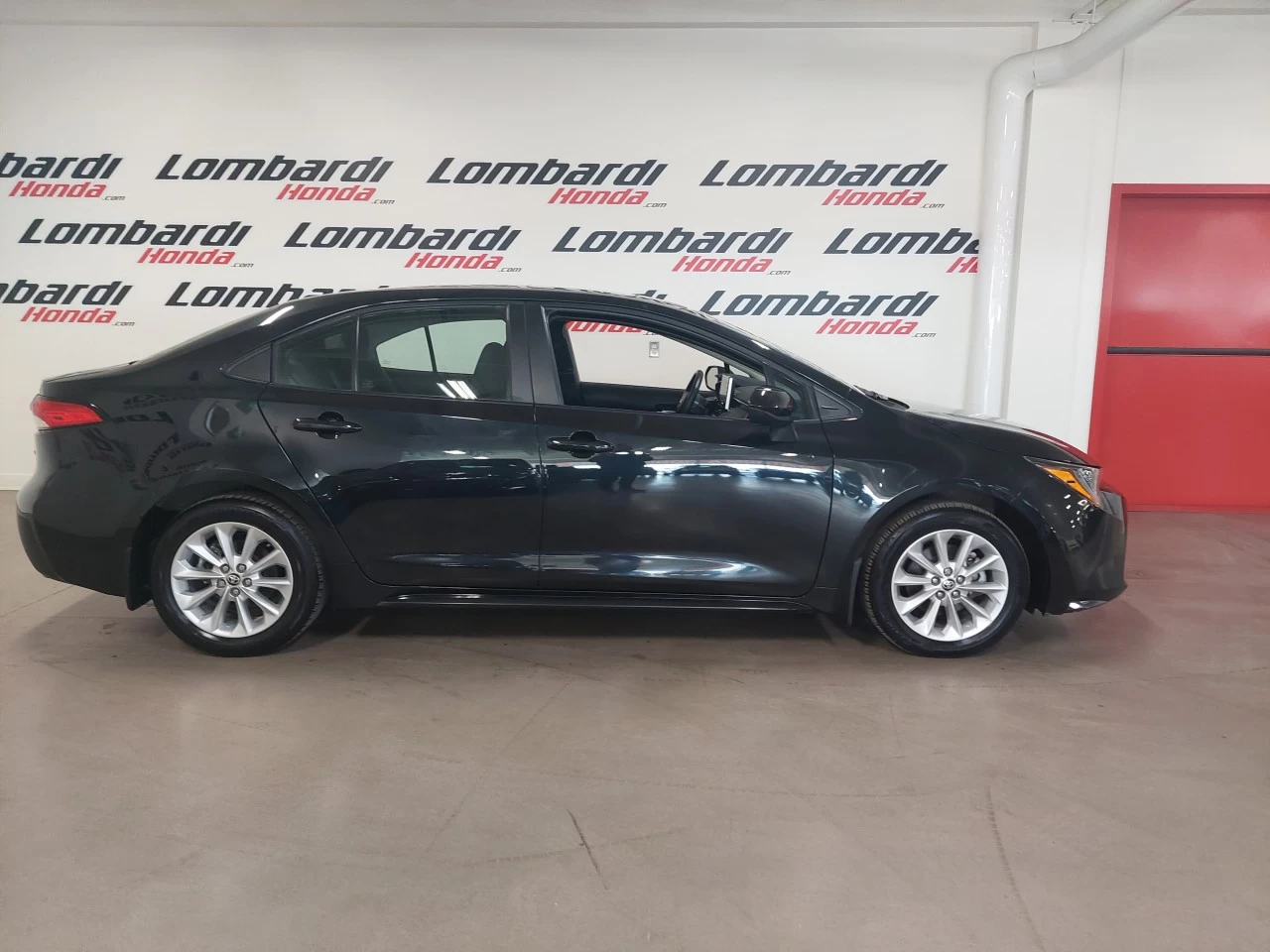 2021 Toyota Corolla
                                                    LE Image principale