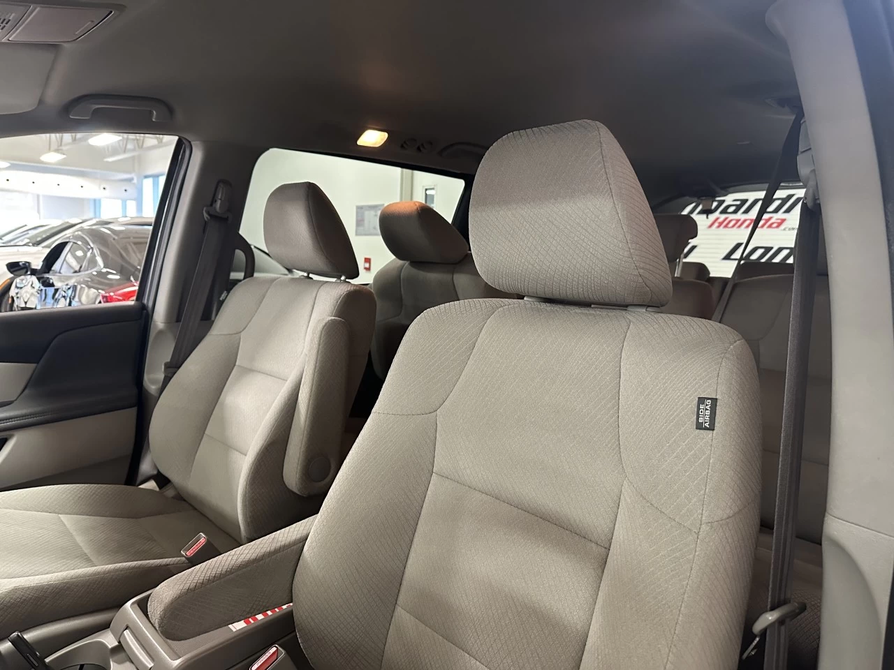 2016 Honda Odyssey SE Image principale
