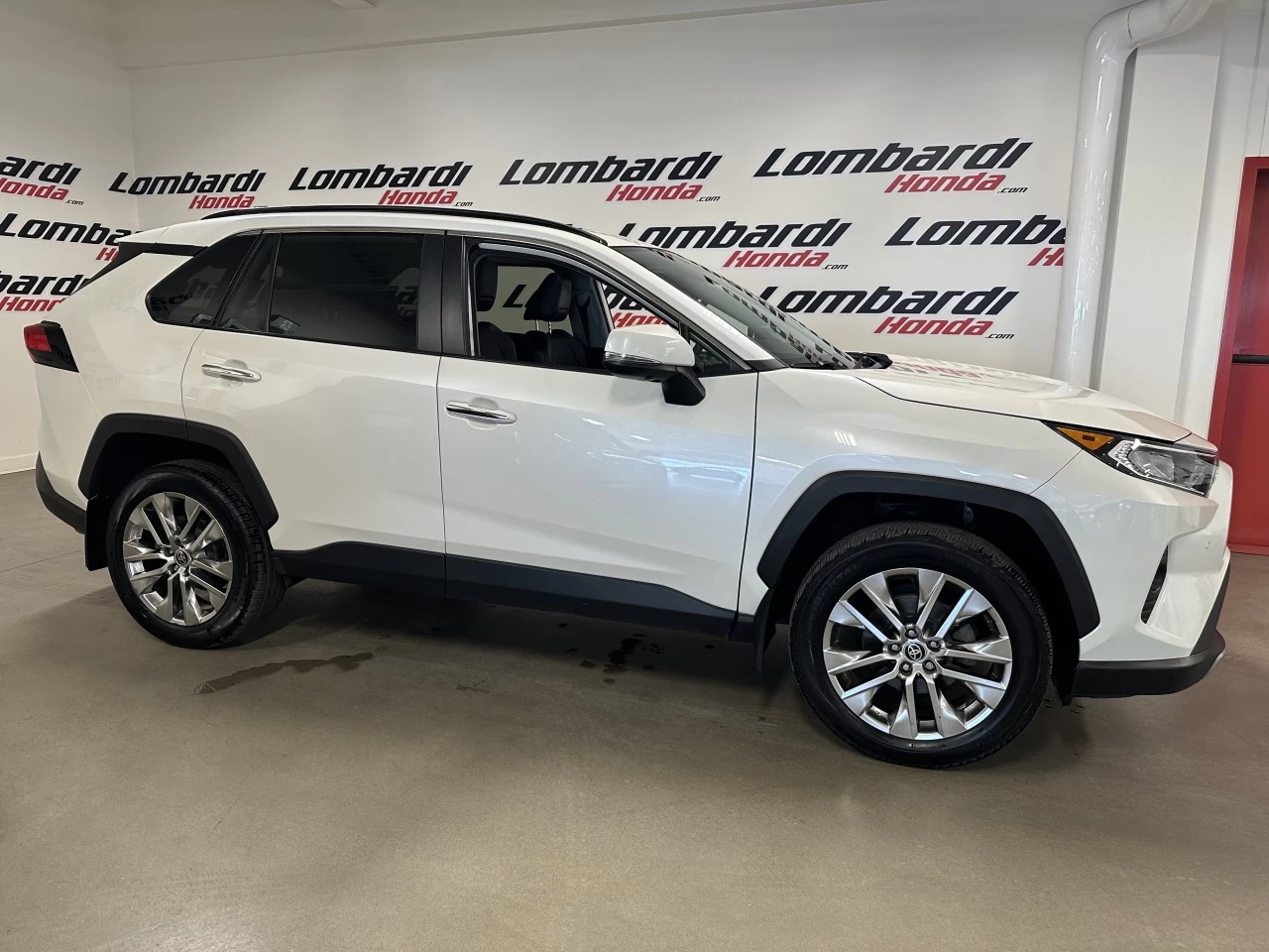 2021 Toyota RAV4
                                                    Limited Image principale