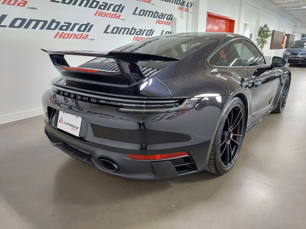 2024 Porsche 911
                                                    CARRERA 4 GTS Image principale