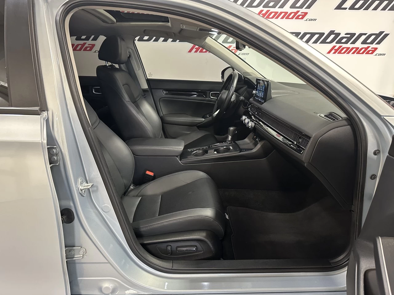 2022 Honda Civic Touring https://www.lombardihonda.com/resize/b990ff35b810a3abc0cc817b2ca24889-1