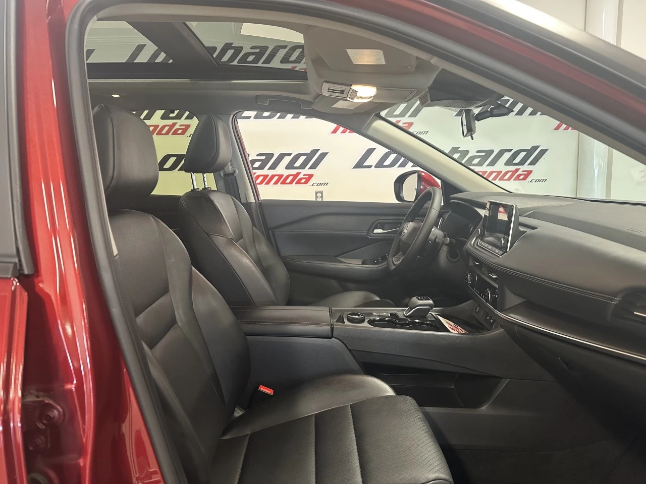 2025 Nissan Rogue SV Main Image
