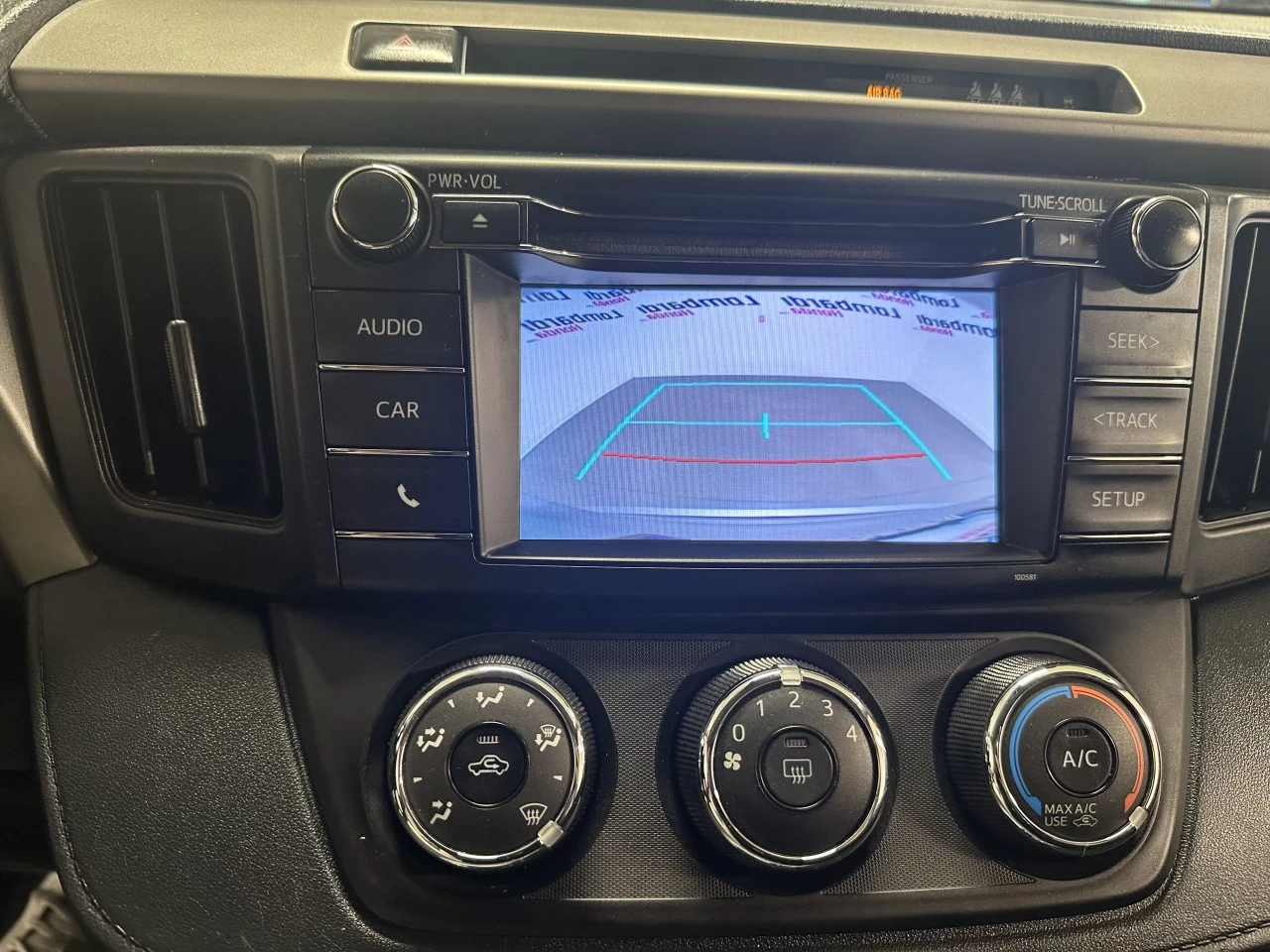 2018 Toyota RAV4 LE Image principale