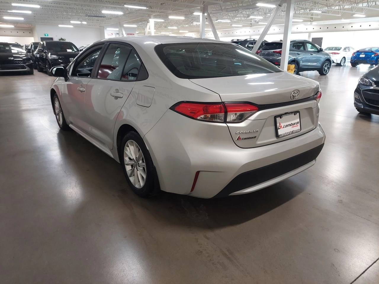 2021 Toyota Corolla
                                                    LE Image principale
