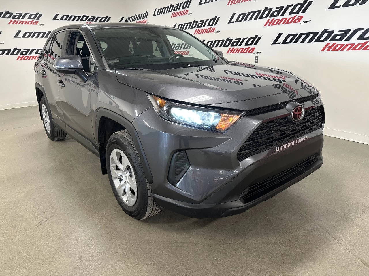 2023 Toyota RAV4 LE Image principale