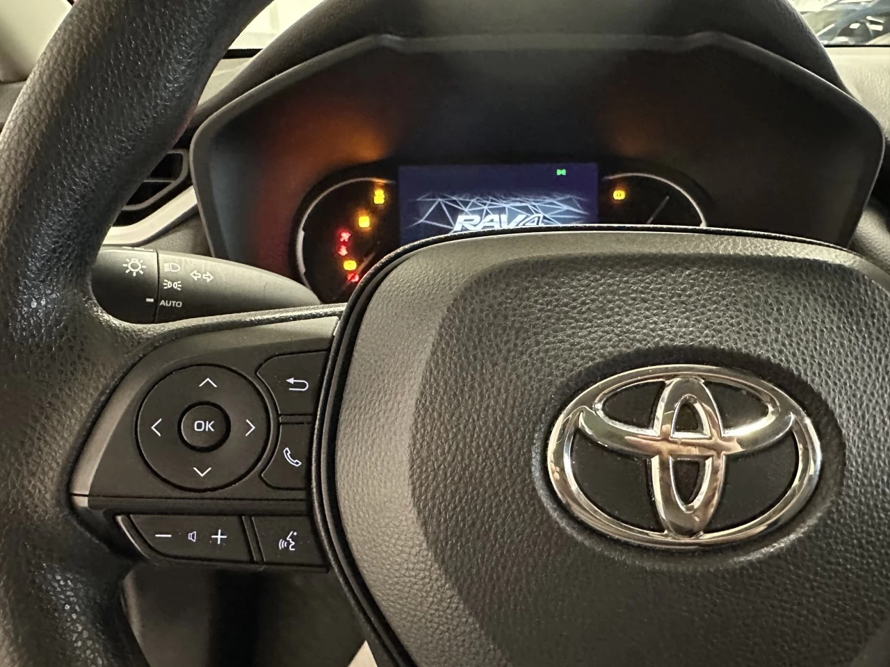 2023 Toyota RAV4 LE Image principale