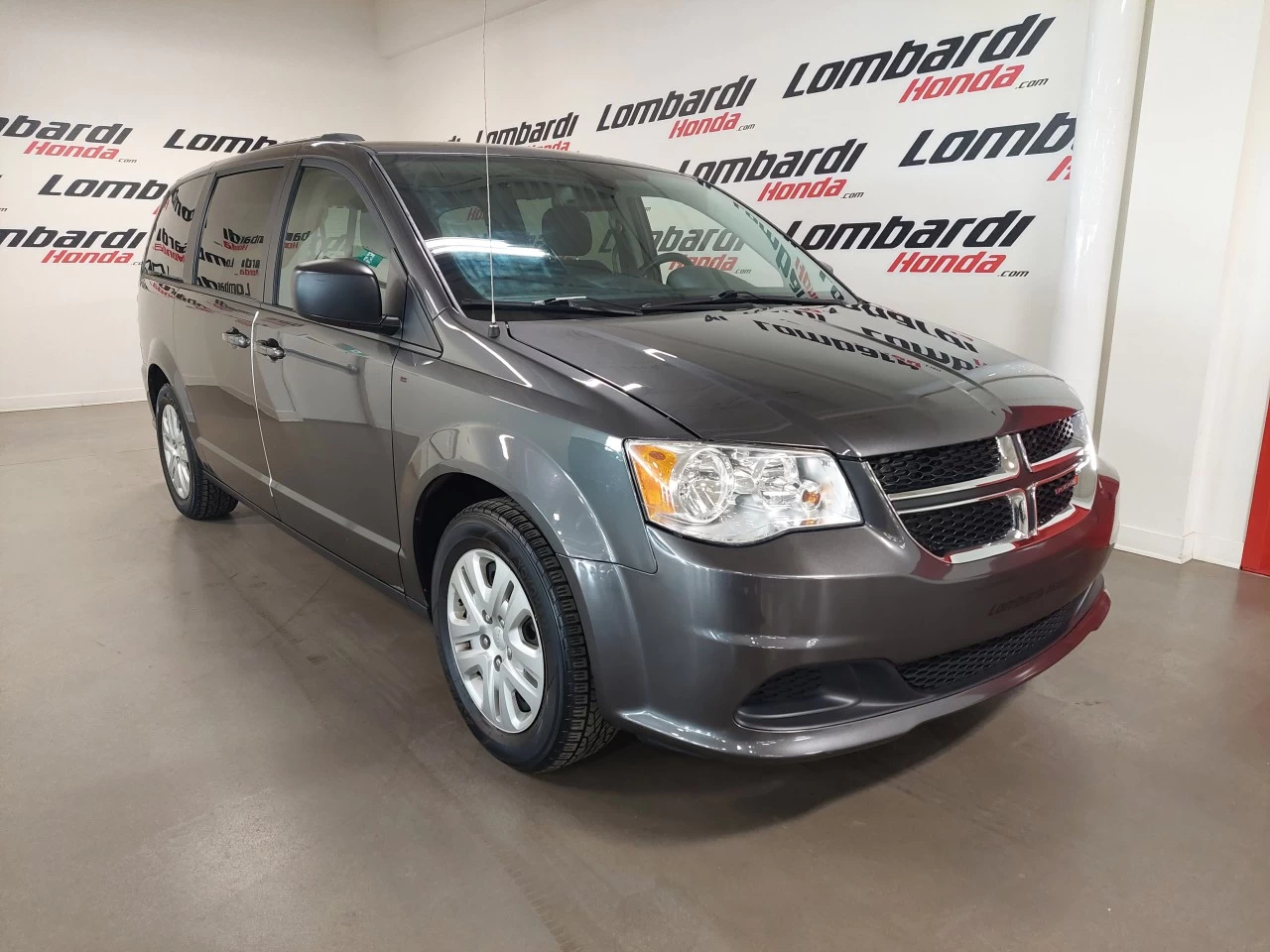 2019 Dodge Grand Caravan
                                                    SXT Main Image