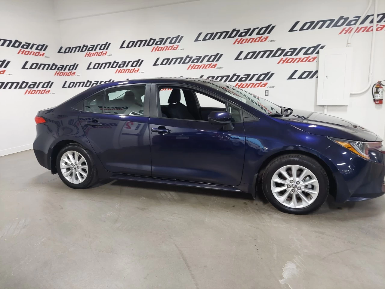 2021 Toyota Corolla LE https://www.lombardihonda.com/resize/b990ff35b810a3abc0cc817b2ca24889-1