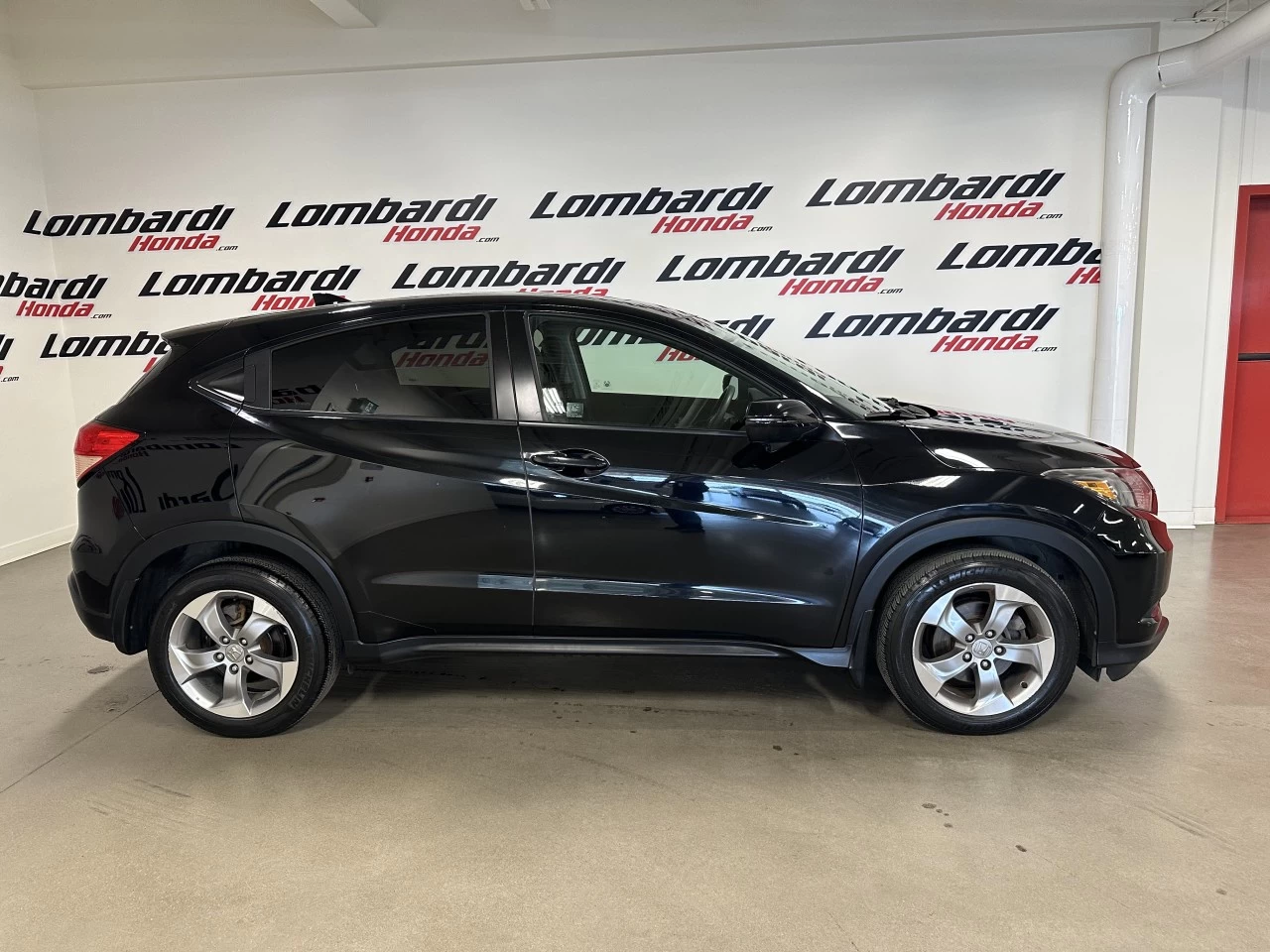2017 Honda HR-V EX https://www.lombardihonda.com/resize/b990ff35b810a3abc0cc817b2ca24889-1