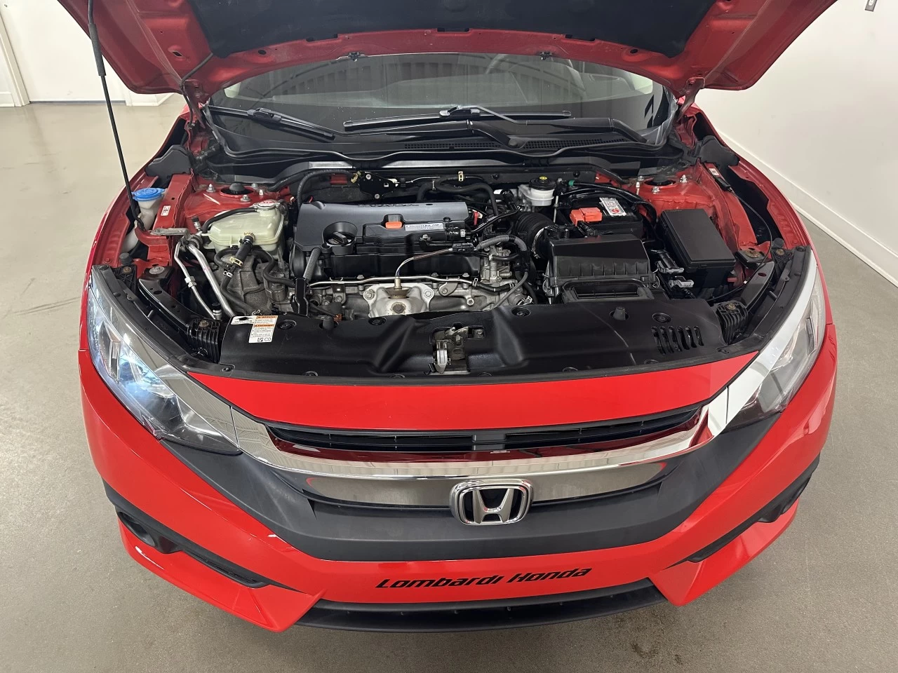 2017 Honda Civic
                                                    EX Main Image