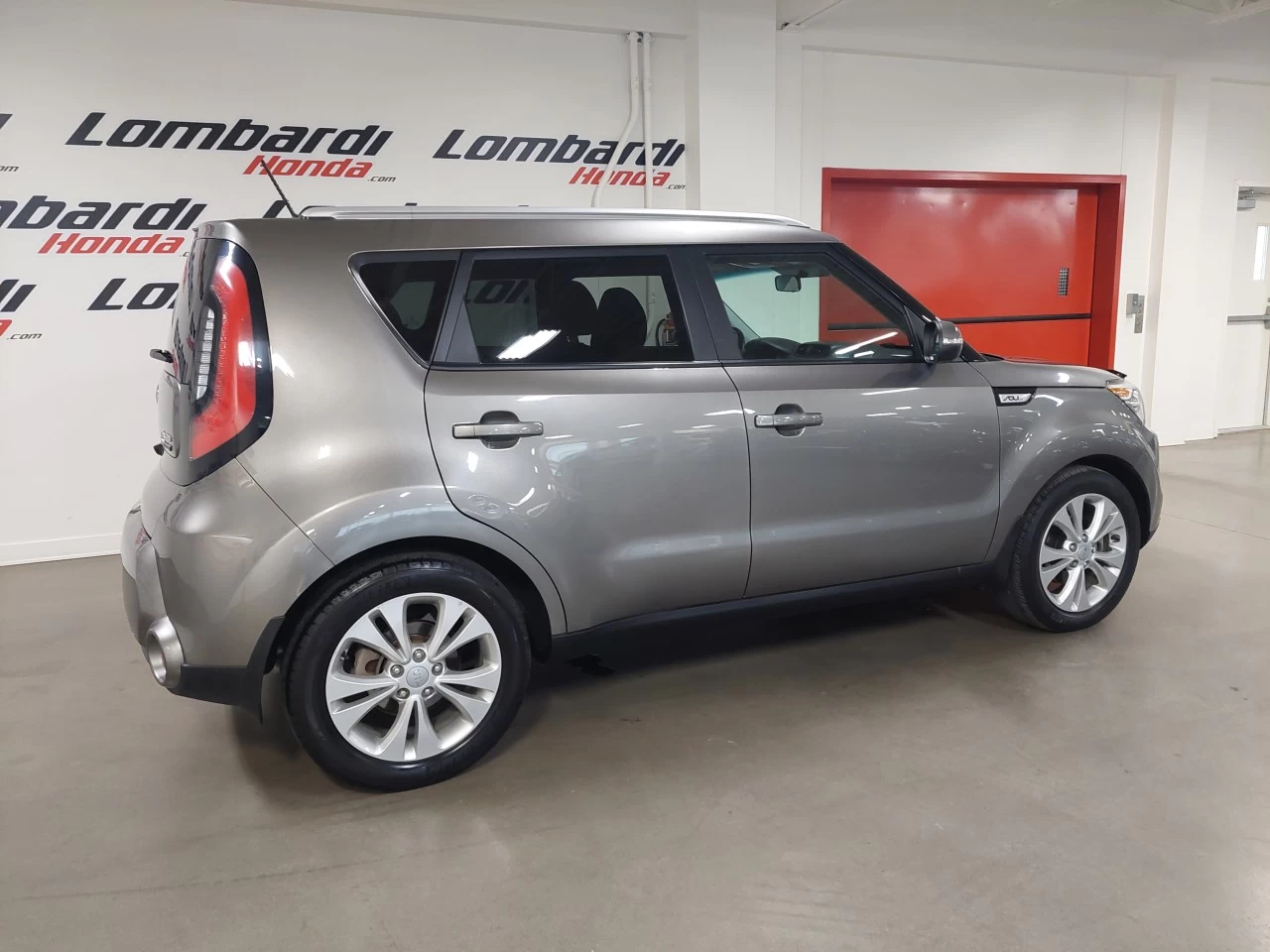 2016 Kia Soul
                                                    EX Main Image